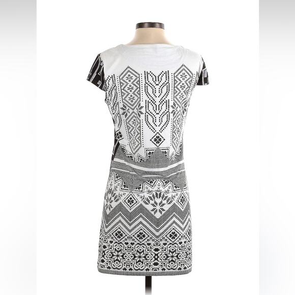 Custo Barcelona cap sleeve geometric patterned black grey white mini dress, 1 XS - Picture 2 of 8